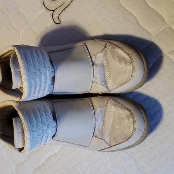 Shoes - Picture 1 of 6